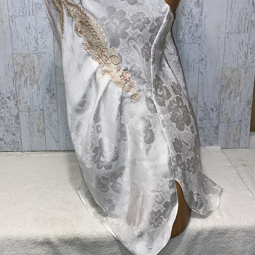 Vintage Chemise or Full dress slip Victoria’s Secret Gold Label size Medium #04 - Picture 10 of 15